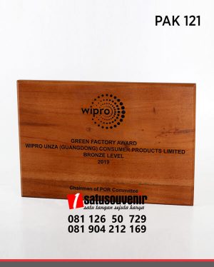 PAK121 Plakat Kayu Wipro Green Factory Award