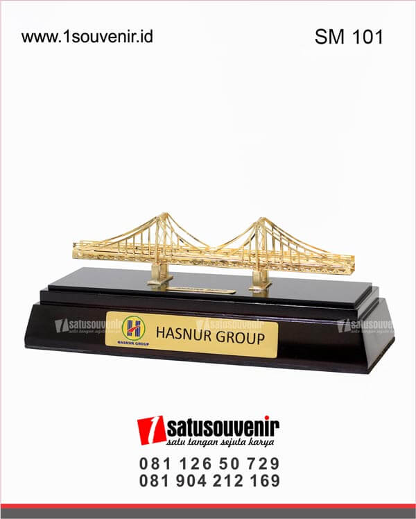 SM101 Souvenir Miniatur Jembatan Barito Hasnur Group