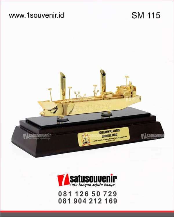 SM115 Souvenir Miniatur Kapal Laut Politeknik Pelayaran Sumatera Barat