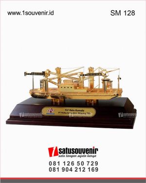 SM128 Souvenir Miniatur Kapal FLF PT Pelita Samudera Shipping Tbk