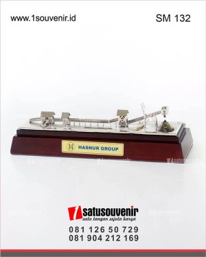SM132 Souvenir Miniatur Conveyor Batubara Hasnur Group